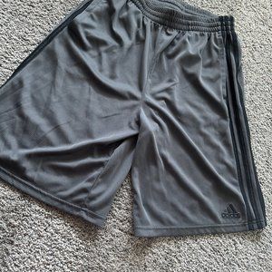 Adidas Grey Boys pull on shorts XL (18/20)